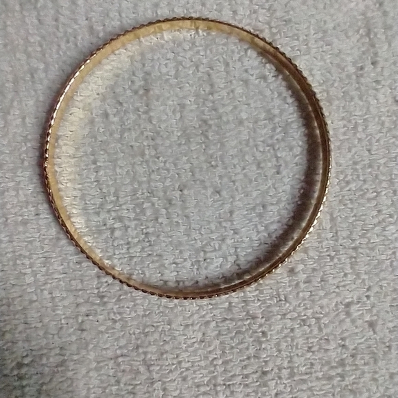 Goldtone bangle textured bracelet large - Picture 2 of 2